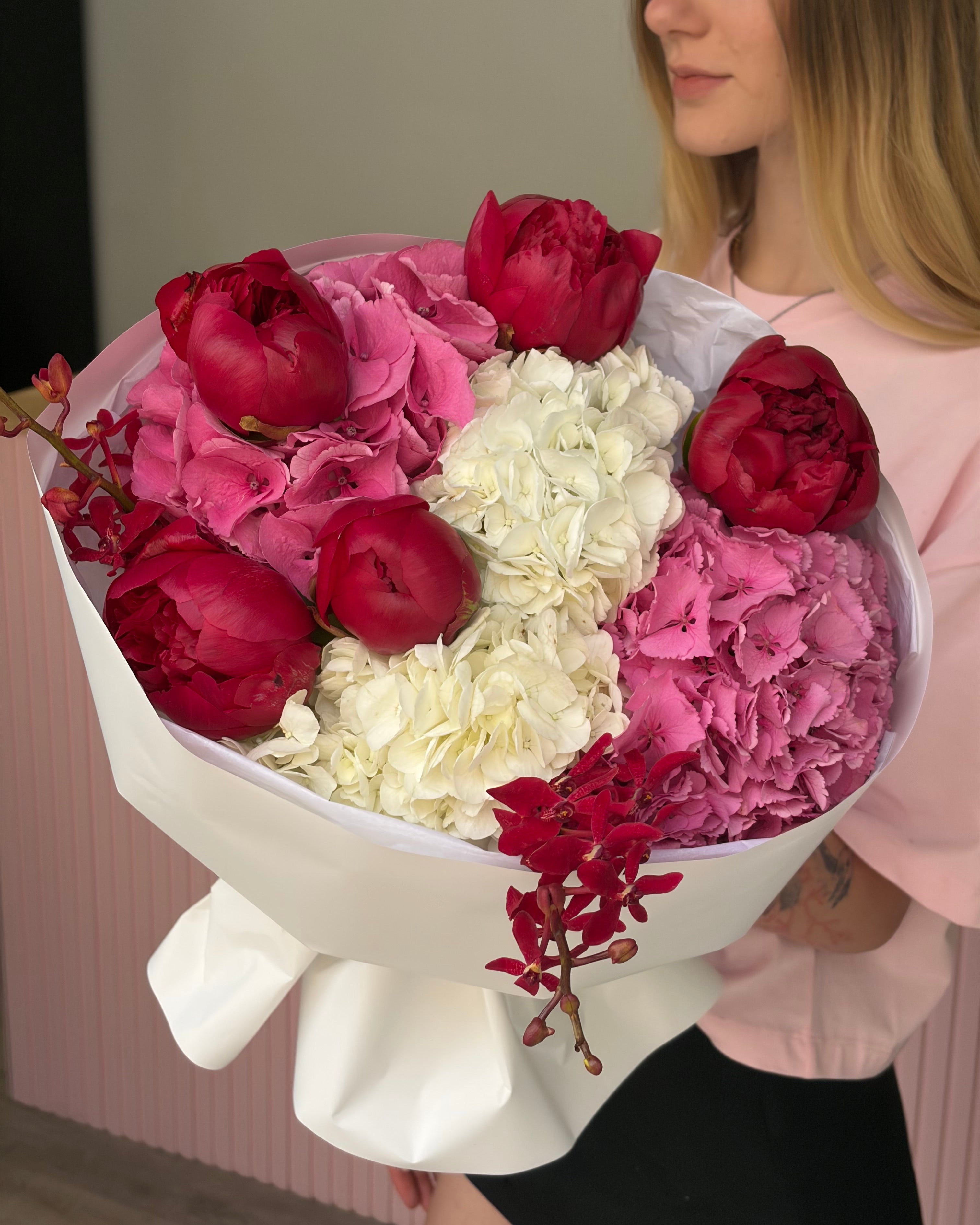 Pink peony bouquet delivery in Lisbon