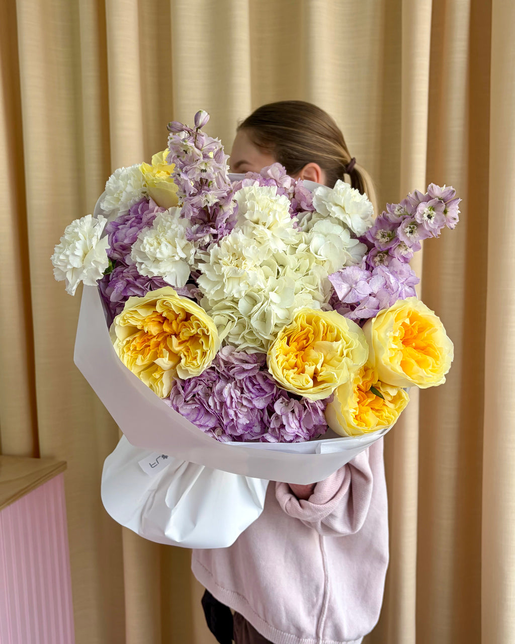 Lavanda hydrangea and yellow roses bouquet Lisbon
