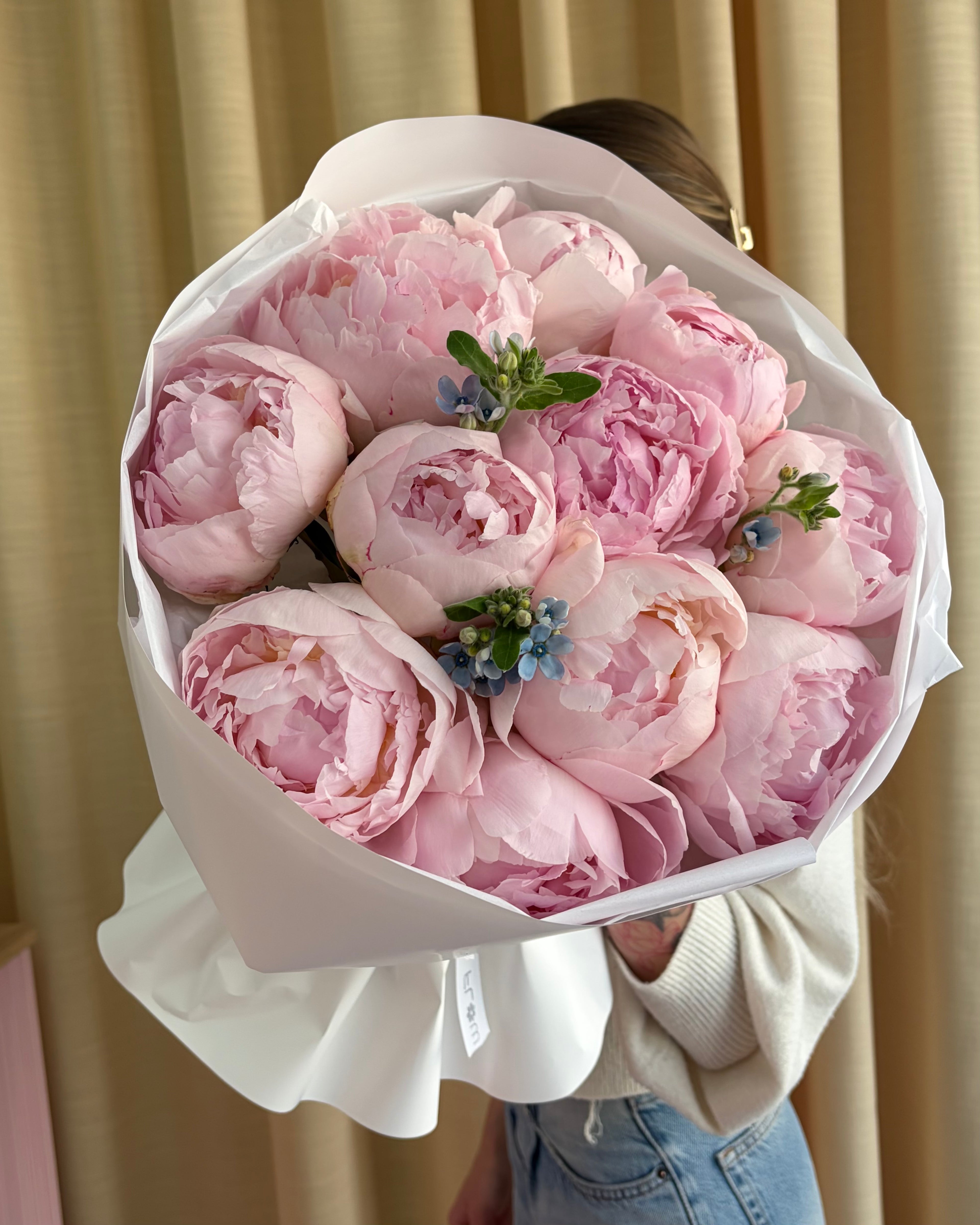 Pink peony bouquet delivery in Lisbon