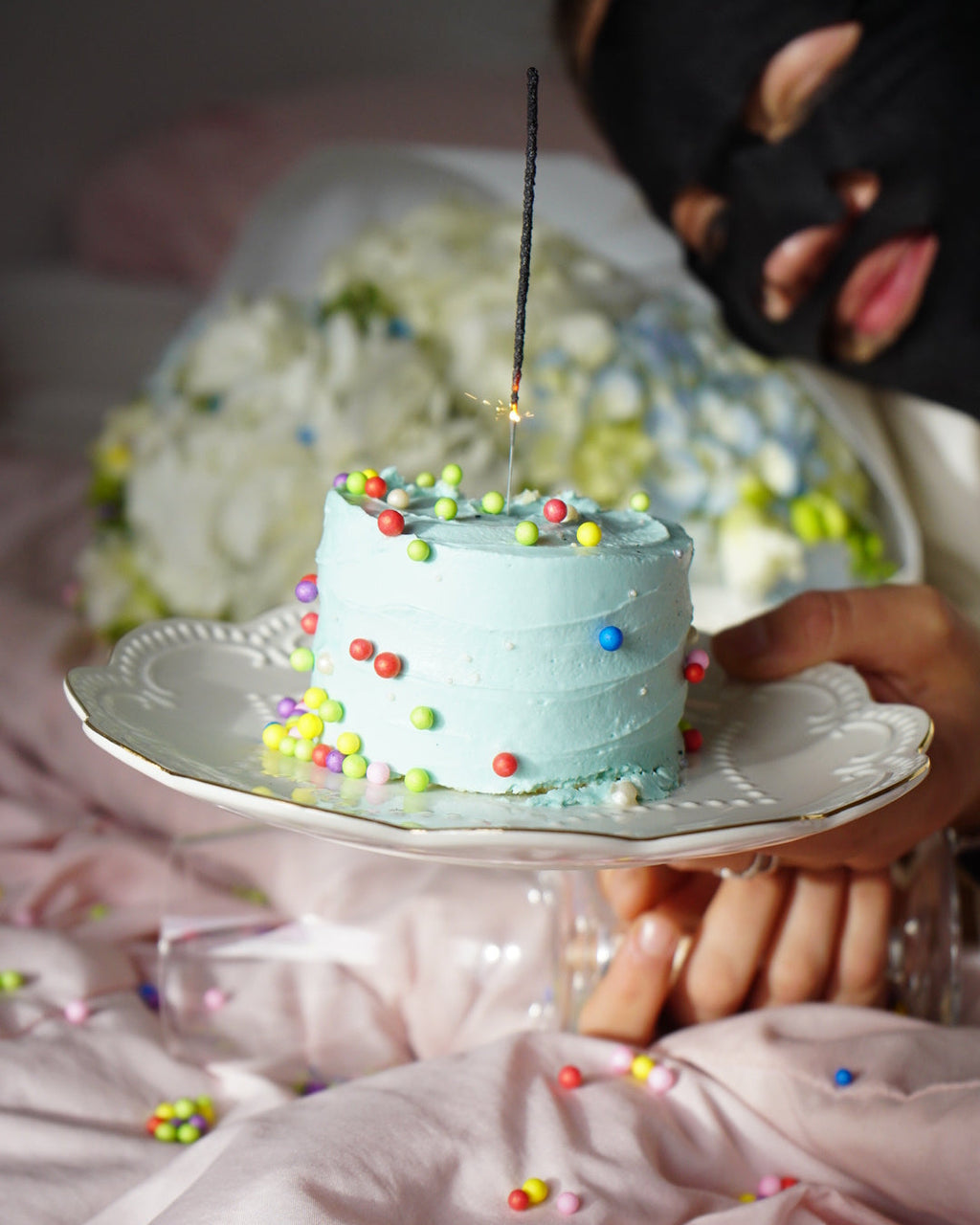 Lil’ Cake Strawberry-Vanilla  & Bouquet
