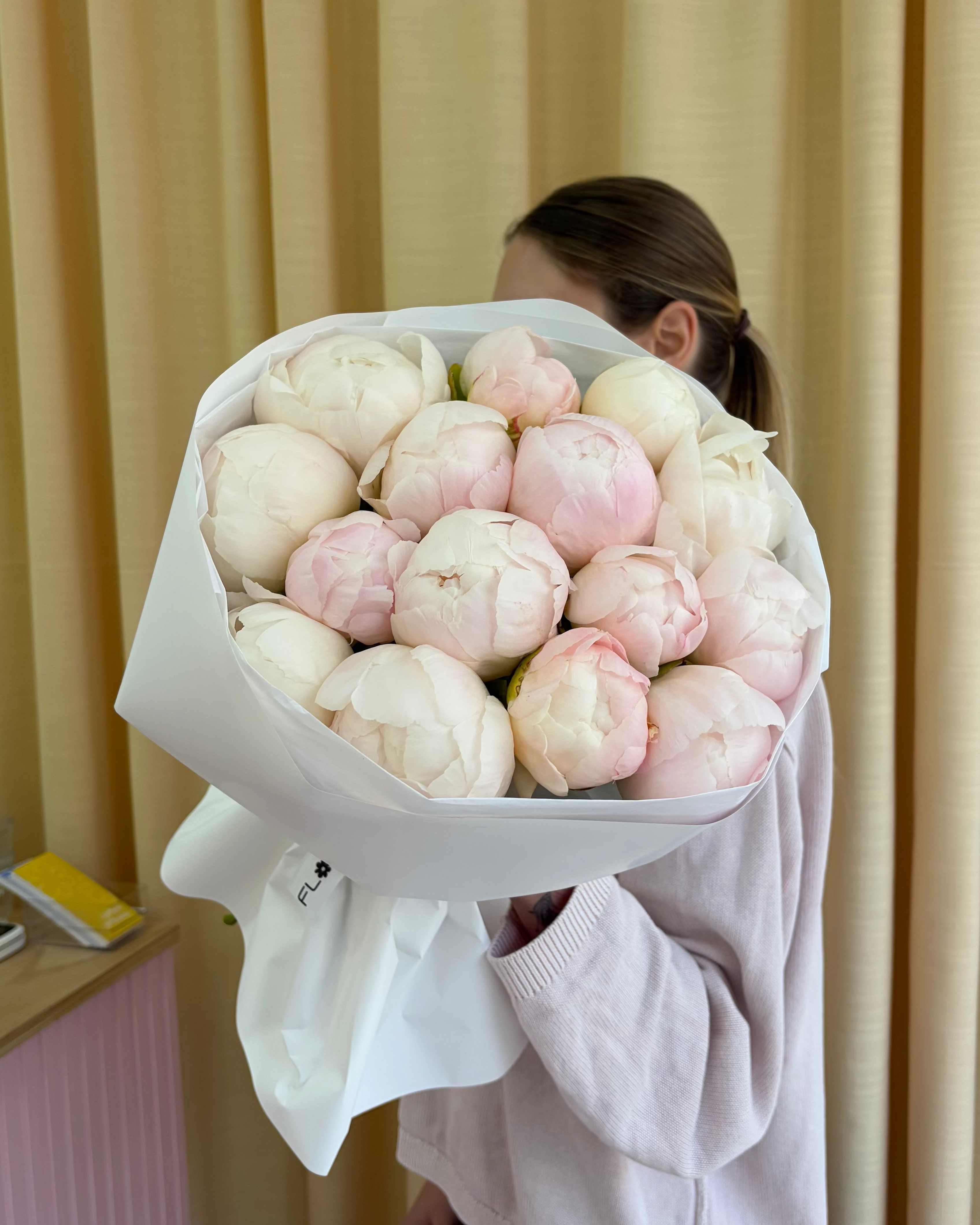 Peony bouquet delivery in Lisbon