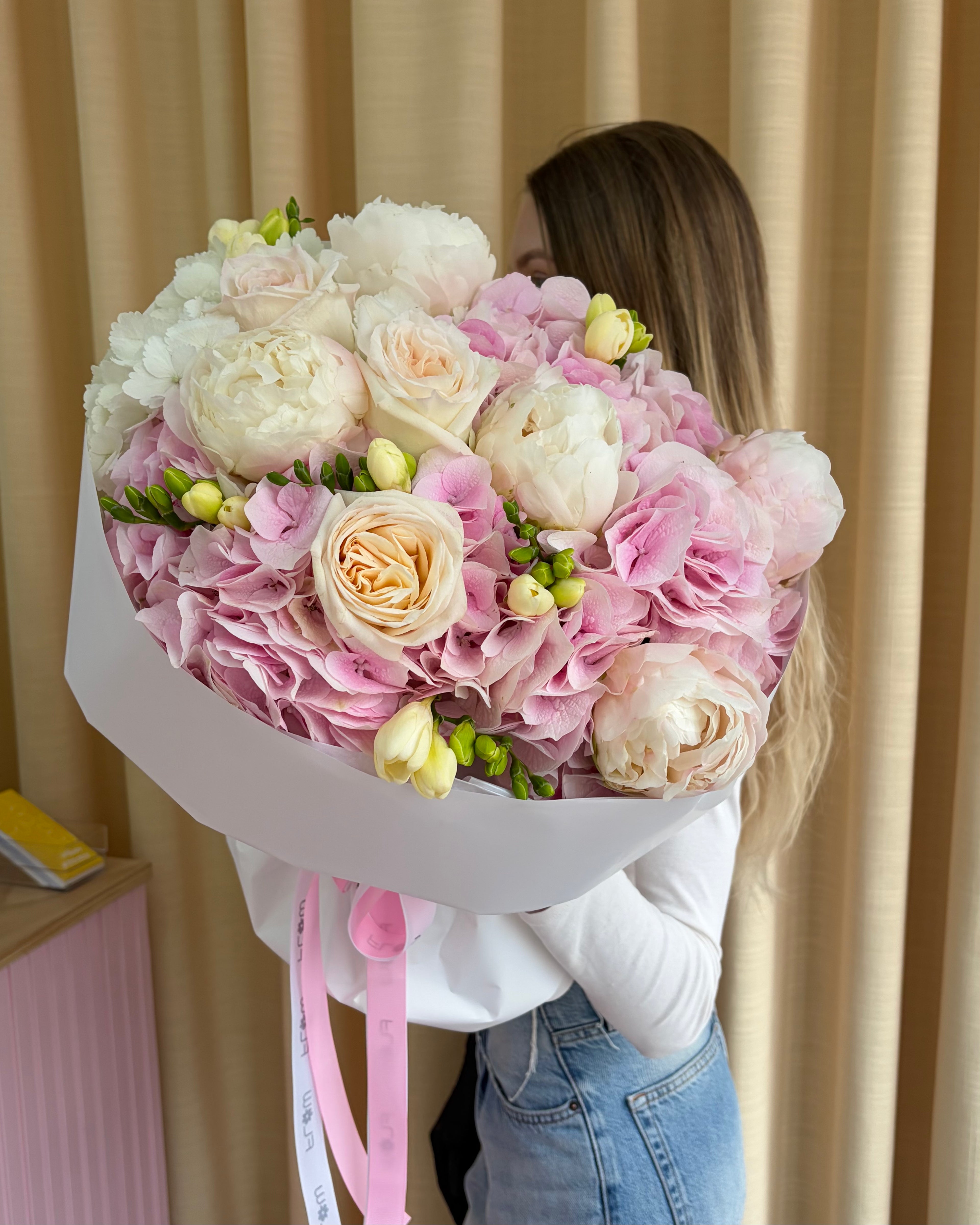 Pink hydrangea and peonies bouquet Lisbon