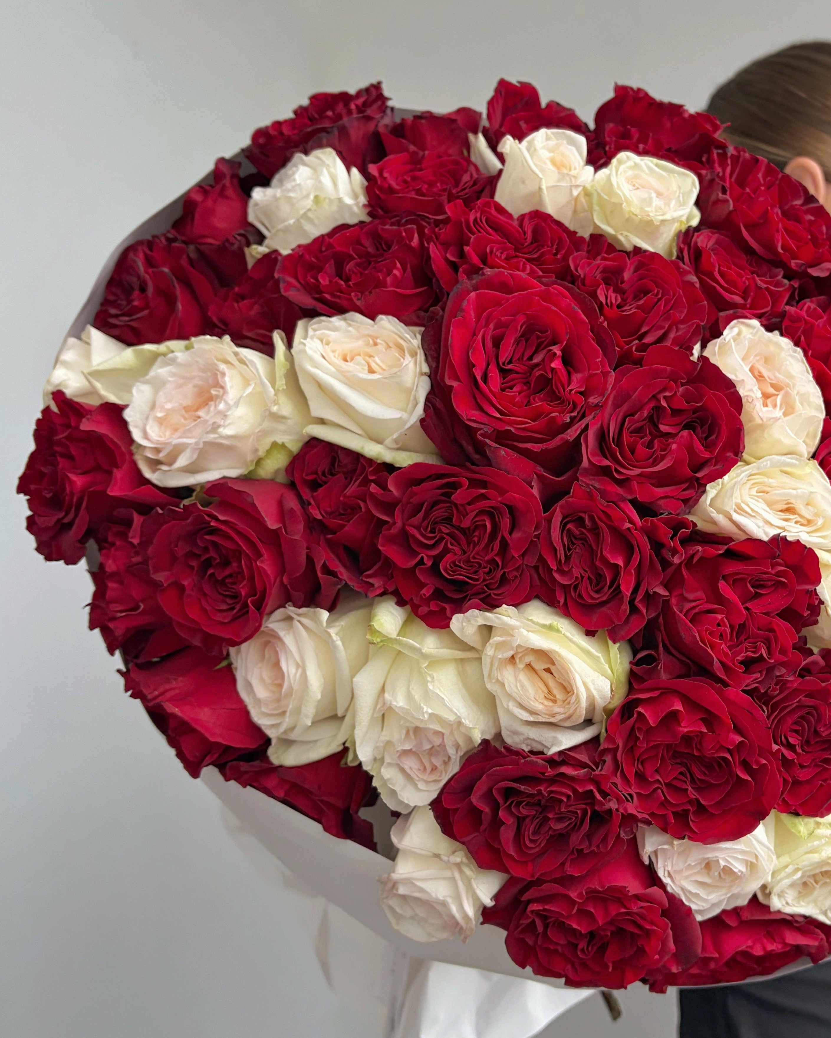 Kiss Attack - White O’Hara roses & Premium Red Rose Heart